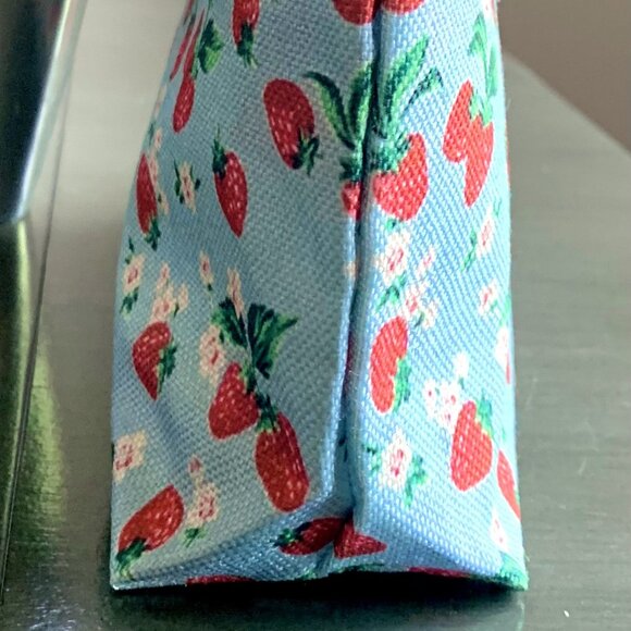 Large Vintage Strawberries Strawberry Flowers Zippered Pouch Cosmetic Travel Bag - Picture 2 of 5